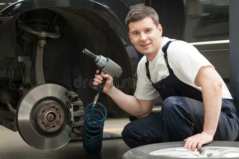 Автомеханик. Механик работа новосибирск. Мастер автосервиса. Механик работа новосибирск. Механик работа новосибирск.