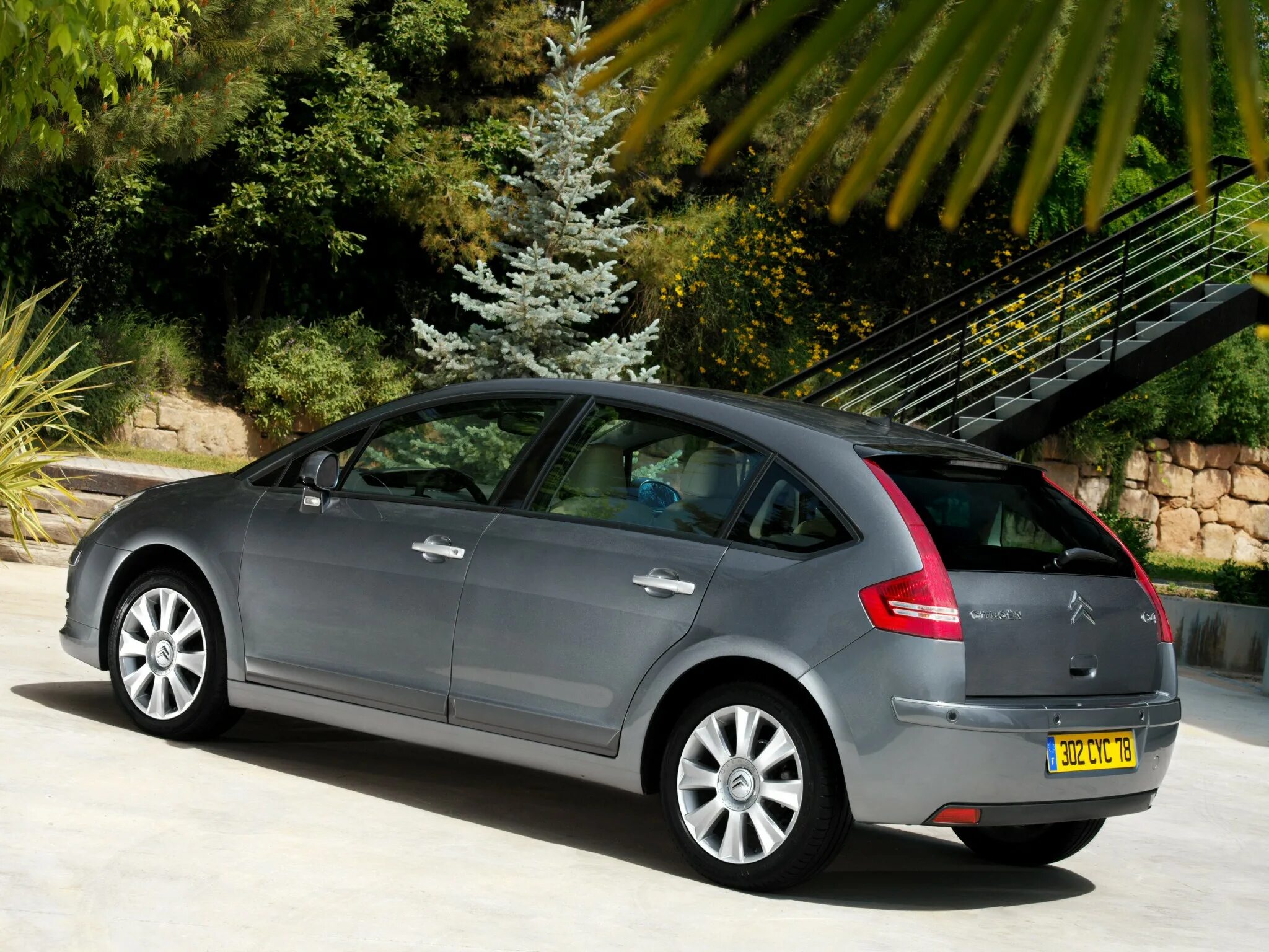 Ситроен с4 хэтчбек. Автоматизация звука ц. Джо джо стенд d4c. Citroen grand c4. Citroen c4 2010.