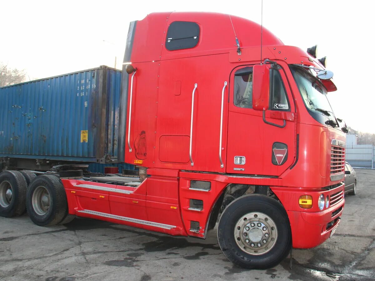 Фредлайнер Аргоси 2000. Freightliner Argosy красный. Седельные тягачи.freightliner Argosy. Фредлайнер Аргоси. Куплю грузовик в россии б у