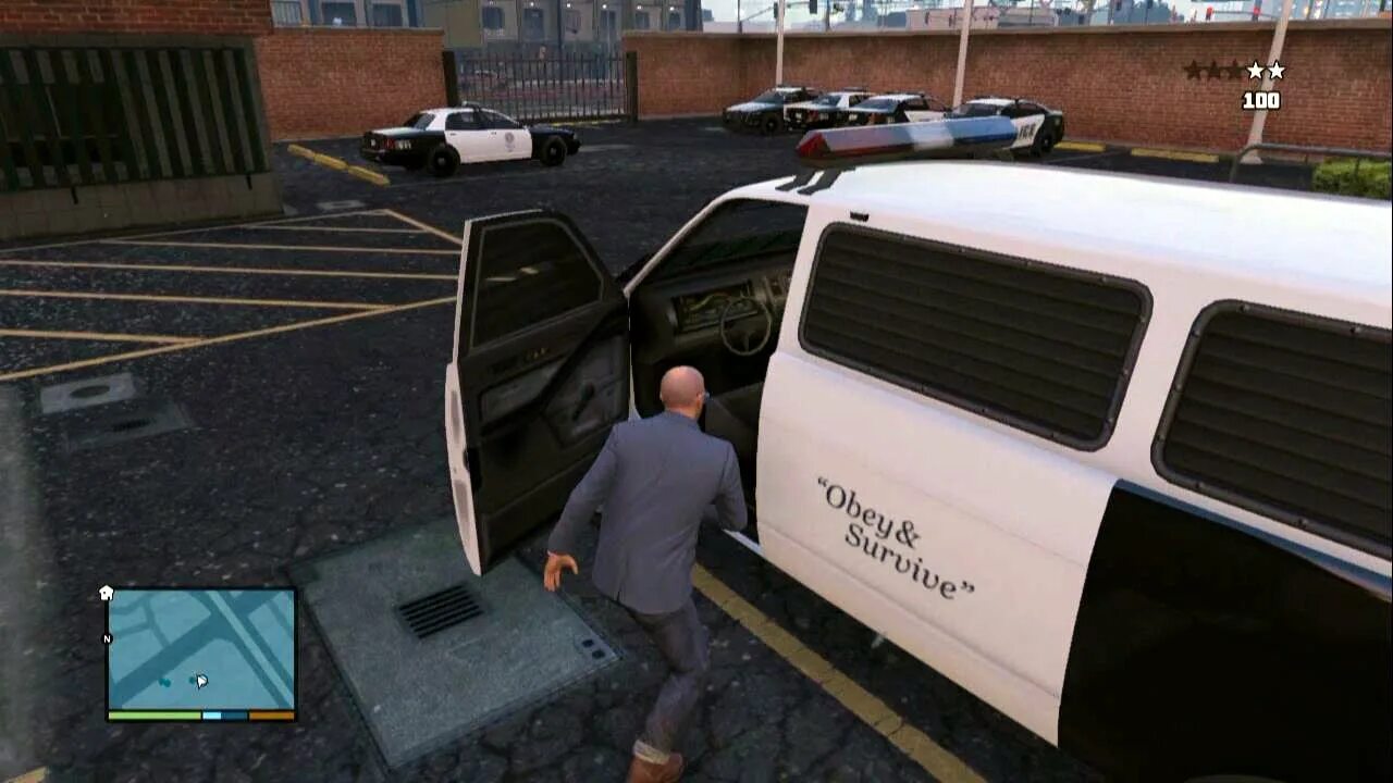 Гта укради машину. Police Transporter GTA 5. Полицейский фургон с ежами в GTA 5. Миссия ГТА фургон. ГТА воруют машины.