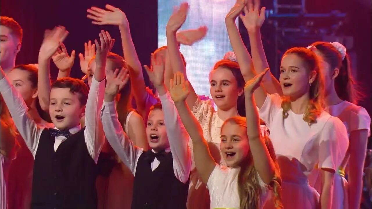 Хор вгтрк. Хор вгтрк официальный сайт. Большой детский хор радио и телевидения россии. Шумилова елена анатольевна хор вгтрк. Танцевальная группа бдх.