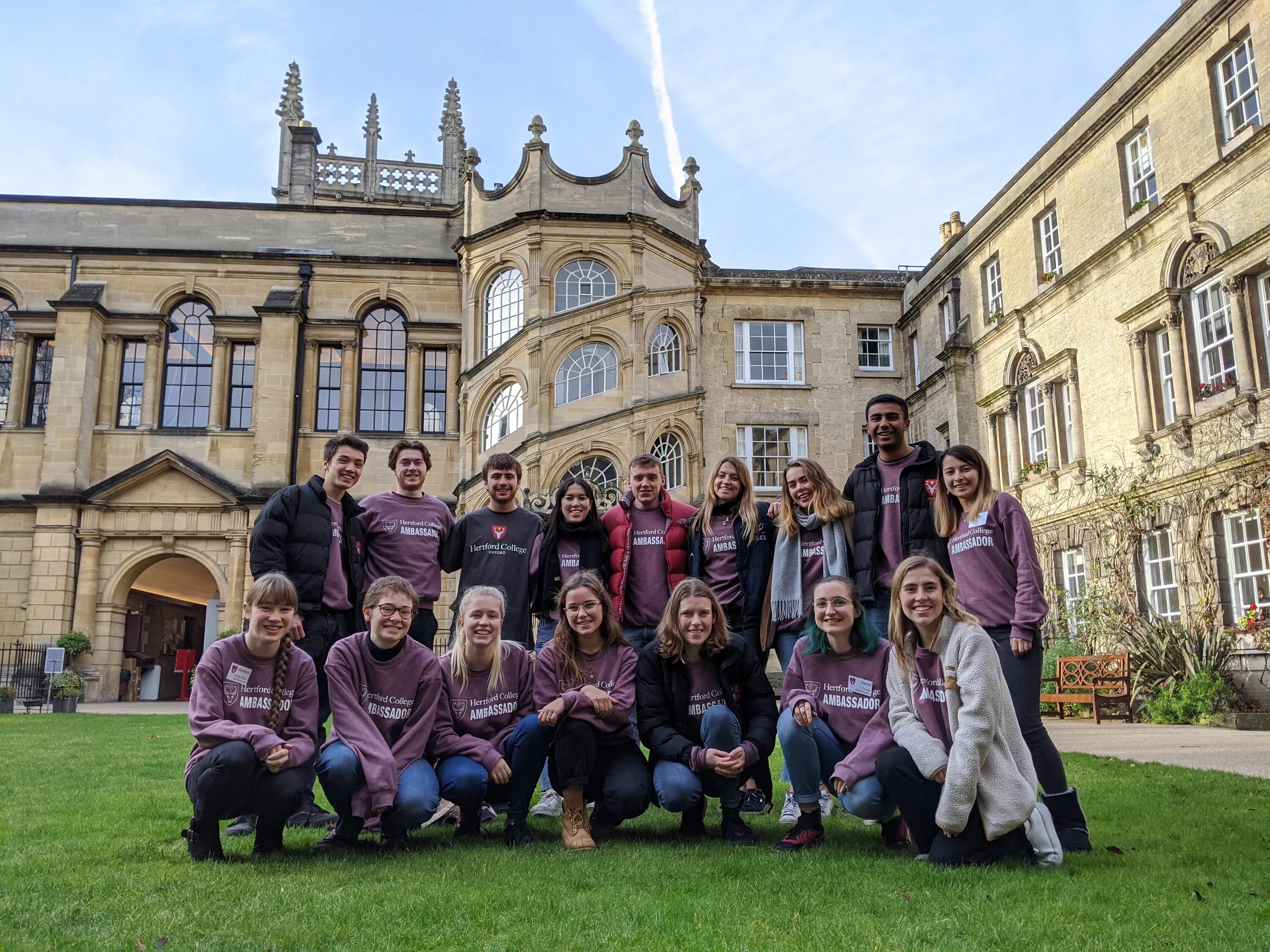 Students cambridge cambridge university. Оксфордский университет Великобритания. Университеты Оксфорда и Кембриджа в Англии. Оксфордский университет (Оксфорд) преподаватели. Оксфорд университет 1096.