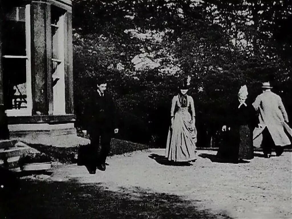 Самое раннее видео. Сцены в саду Раундхэй 1888. Сцена в саду Раундхэй Луи. Луи Лепренс сцена в саду.