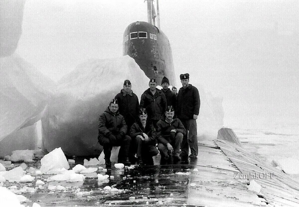 Байки северного флота. Подводная лодка акула проект 941. Проект 941 акула всплытие во льдах. ТК-20 атомная подводная лодка. Подводная лодка акула всплытие.