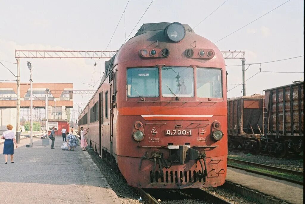 Железные дороги 90. Дизель-поезд д1 станция Ургенч. Д1 дизель-поезд Молдова. Дизель поезд д1 станция Ушково. Дизель поезд 90х.