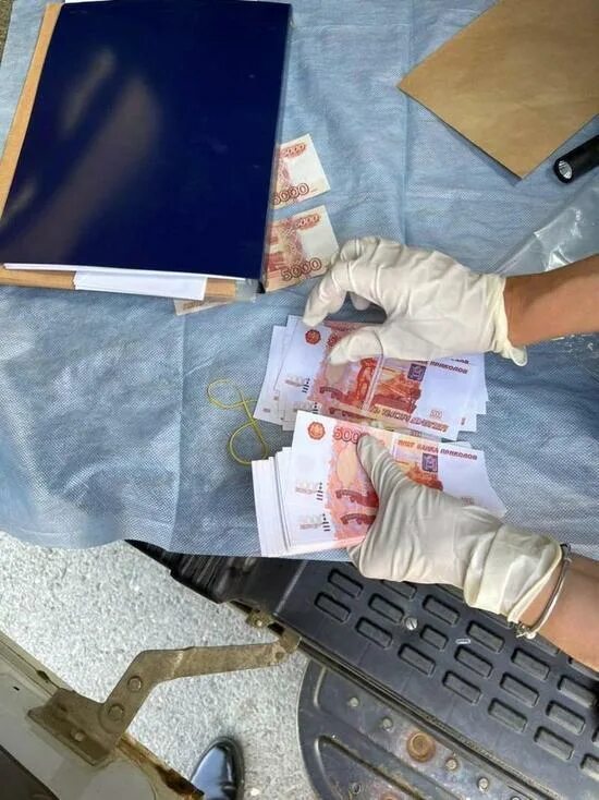 Взятка в особо крупном размере это. Мошенничество в особо крупном размере. взятка. взятка полтора миллиона рублей. взятка картинки.