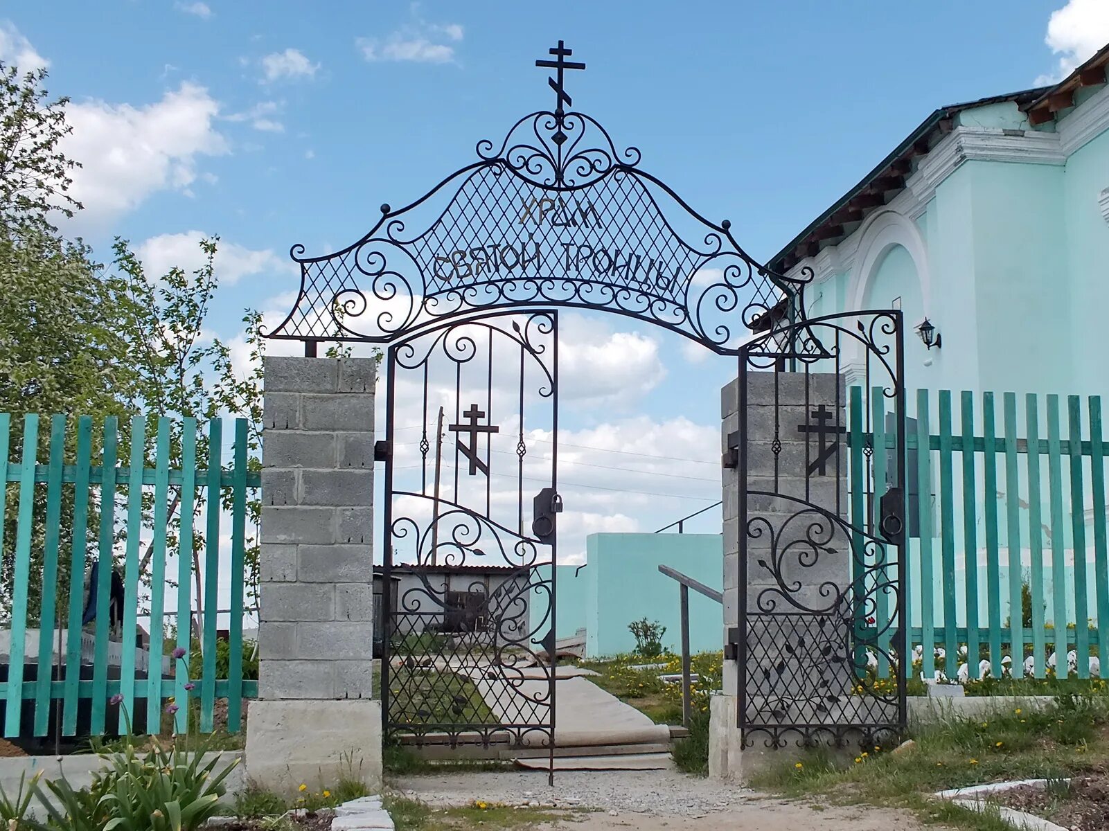 Курьи двери. Храм Курьи Сухоложского района. Село Курьи Сухоложский район. Церковь Троицы Курья Пермь. Церковь с Курьи Свердловской обл Сухоложского района.