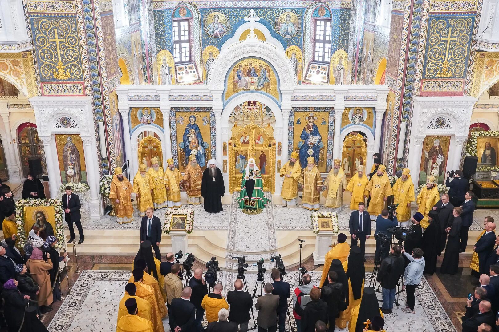 В благовещенском соборе в дивеево. Освящение благовещенского собора в дивеево. дивеевский монастырь собор благовещения. благовещенский собор дивеевского монастыря. новый собор в дивеево благовещенский.