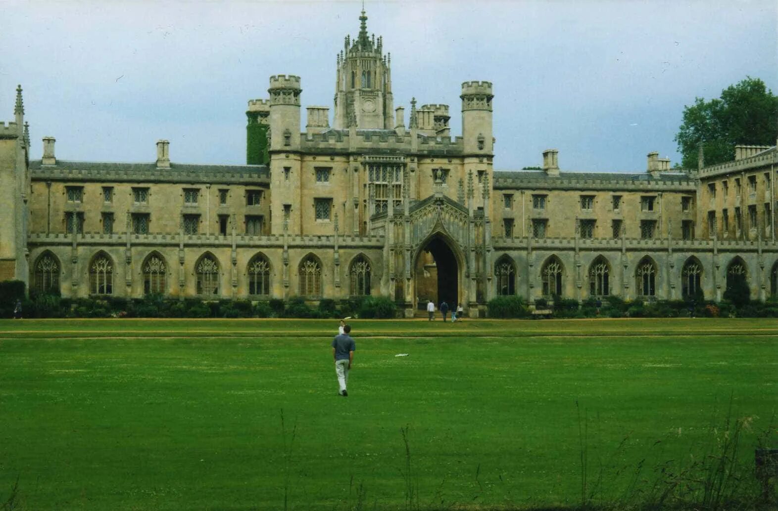 Кембриджский университет в Англии. Кембридж университет 1209. Кембриджский университет 1920. Оксфорд и Кембридж.