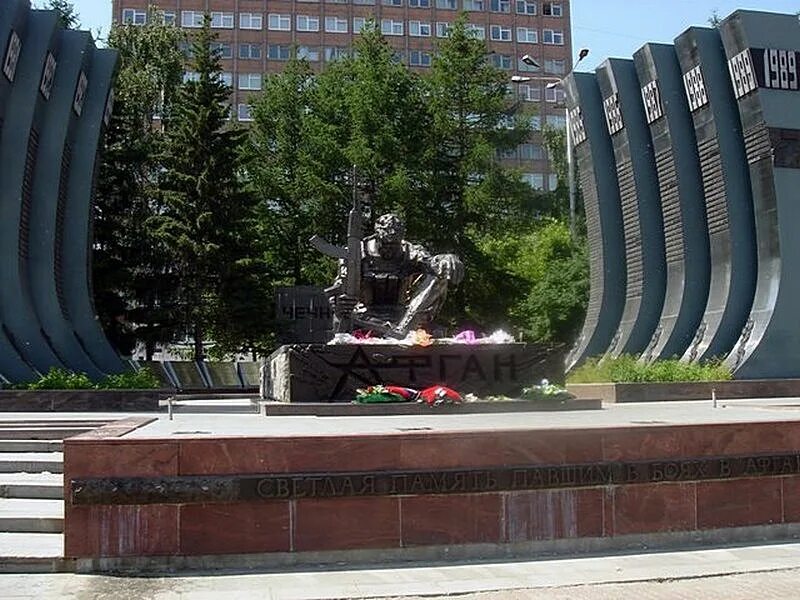Мемориала черный тюльпан. Мемориал черный тюльпан екатеринбург. памятник афганцам в екатеринбурге черный тюльпан. чёрный тюльпан екатеринбург памятники екатеринбурга. памятник воинам интернационалистам в екатеринбурге.