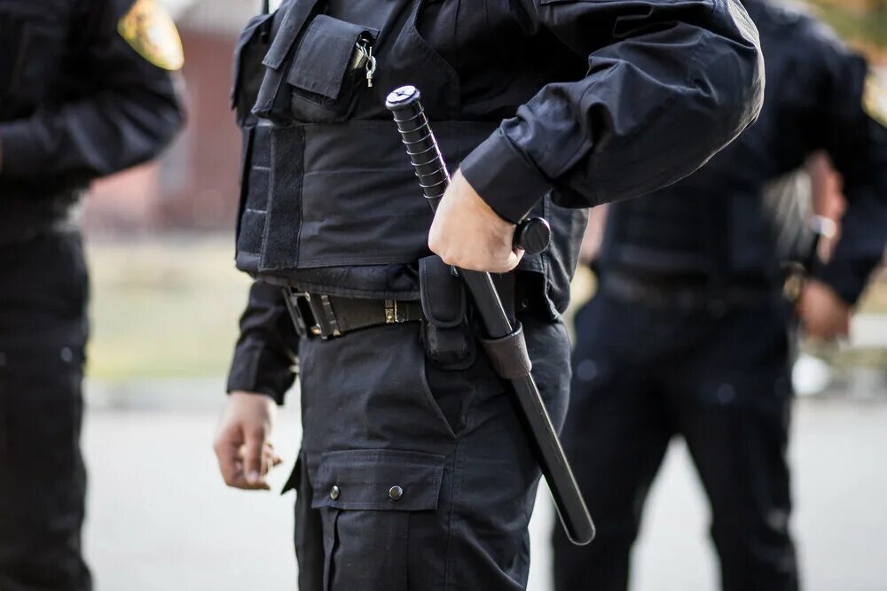 охранное агентство гбр. оператор видеонаблюдения. чоп варяг челябинск. профессия охранник. частный охранник.