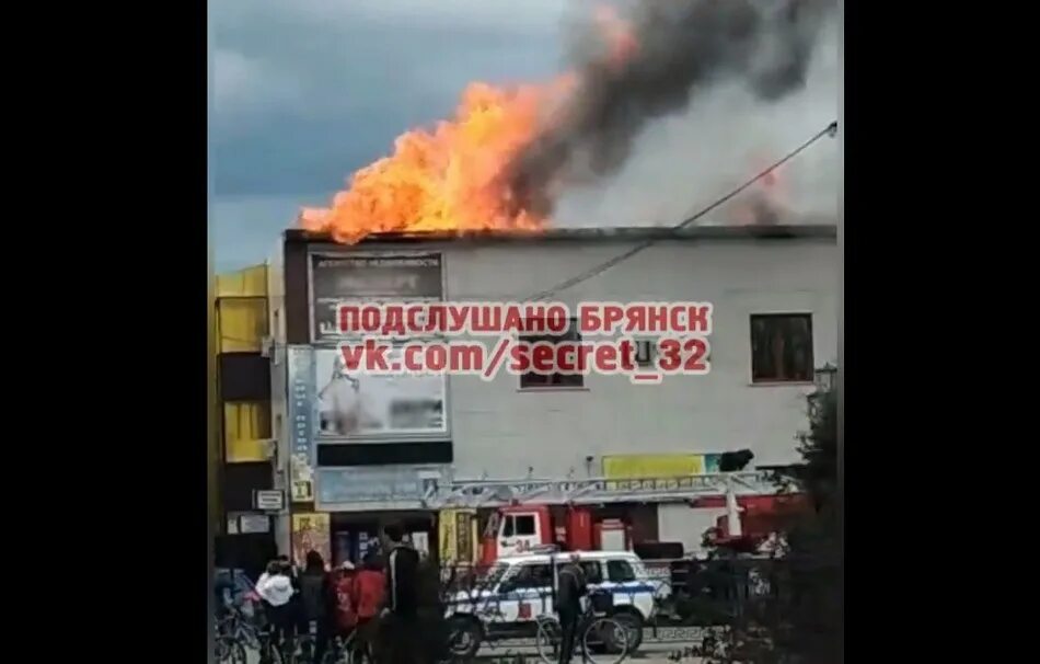 Подслушано жуковка брянская область. Пожар в Жуковке Брянской области Дикси. Пожар в Жуковке Брянской области. Горит торговый центр. Пожар в магазине Дикси.