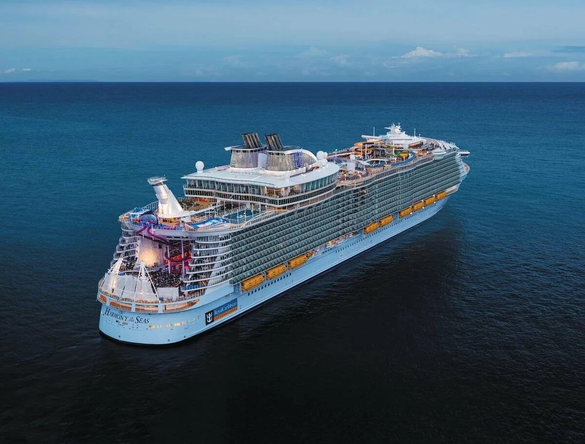 Rage of the seas. Круизный лайнер Роял Карибиан. Самый большой корабль в мире Symphony of the Seas. Wonder of the Seas лайнер круизный. Симфони оф зе СИАС.