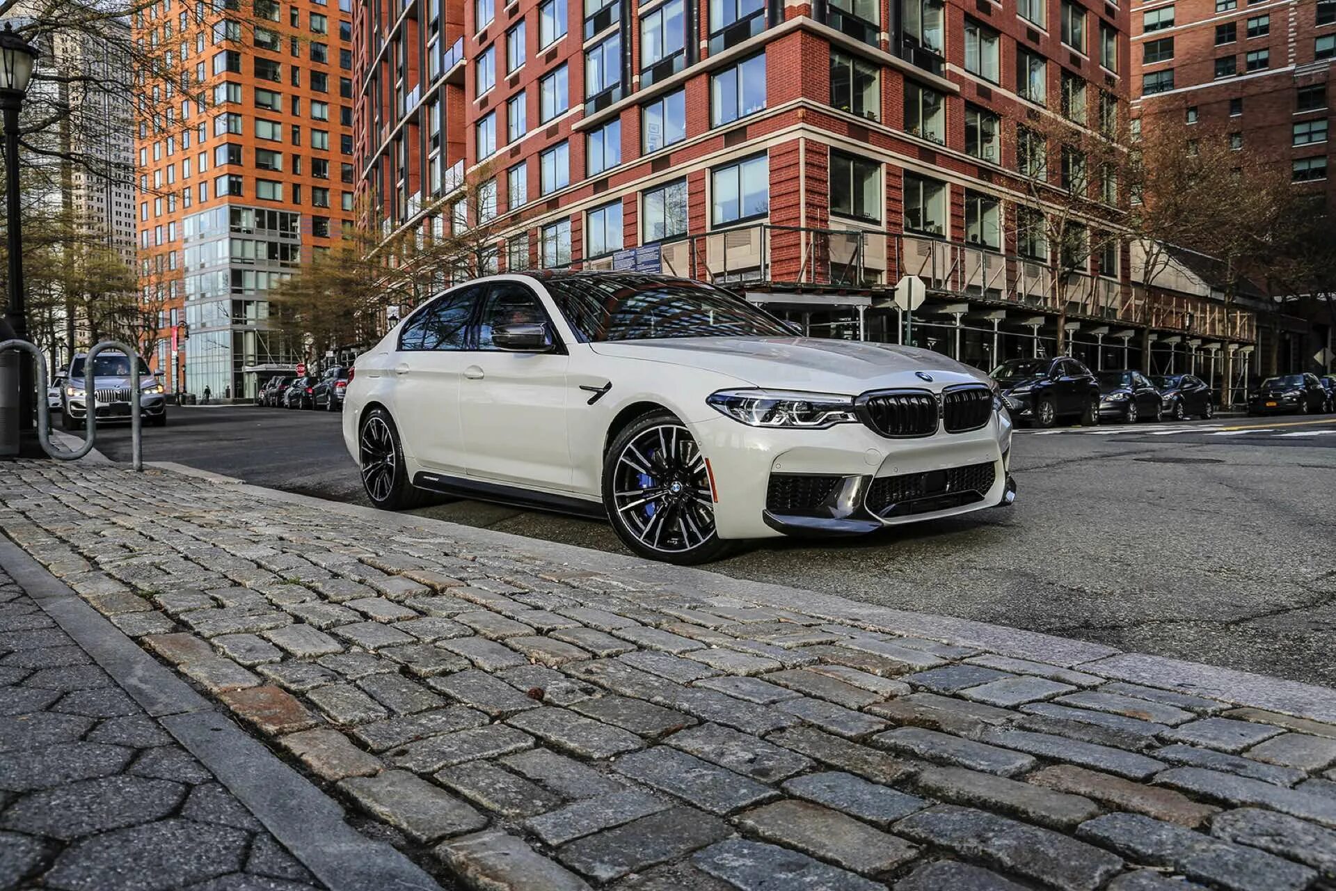 Level performance m5. Bmw m5 f90. bmw m5 f90 performance. bmw m5 f90 m performance white. бмв m5 f90 белая.