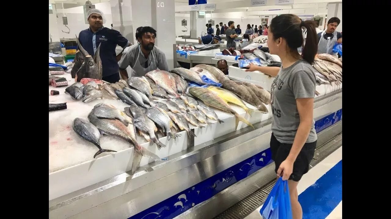 Видео рыбных рынков. Рыба на рынке. Портовый рынок. Владивосток рынок морепродуктов. Рыбный рынок мале.