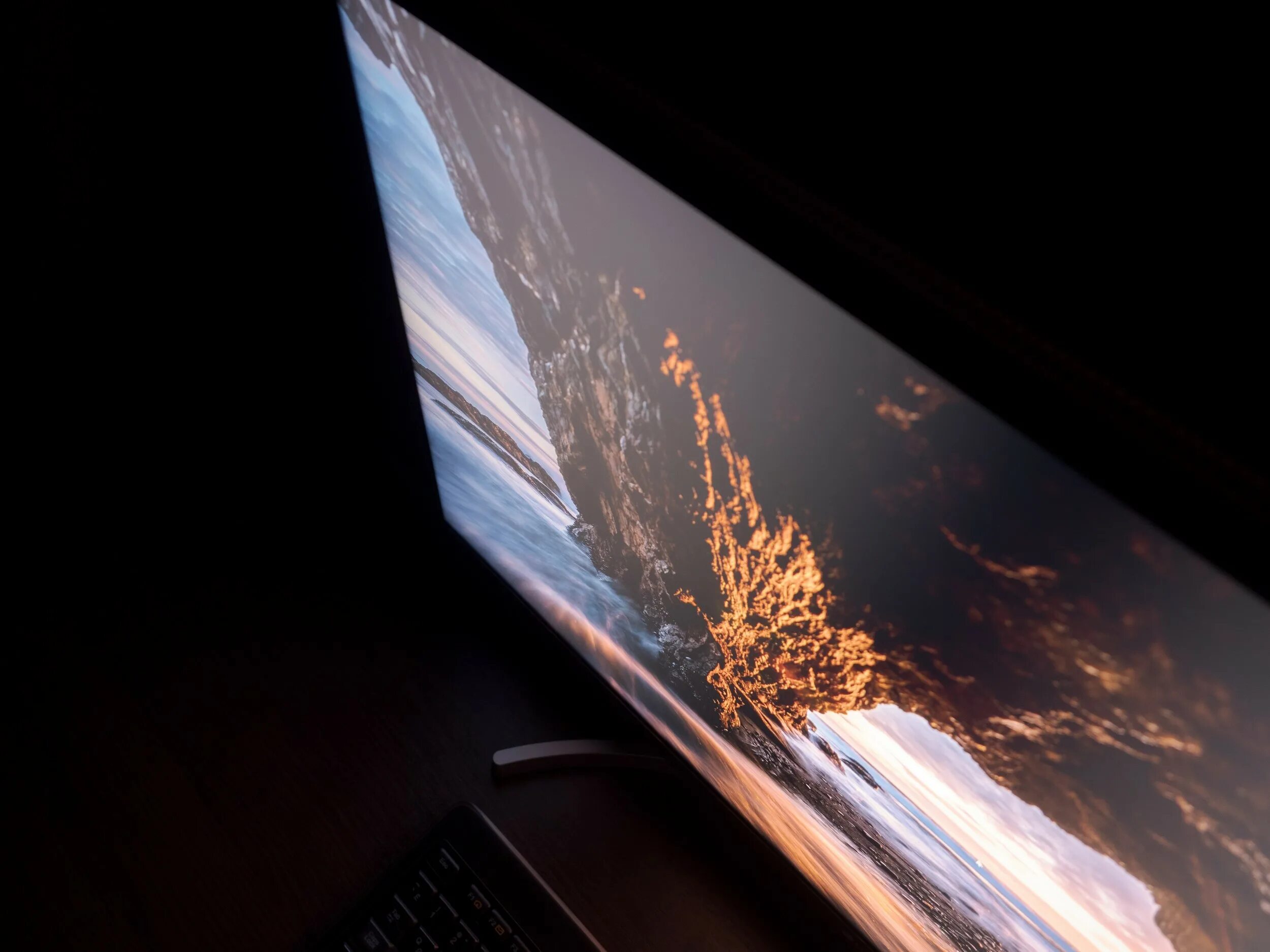 Oled монитор aorus. Ips монитор рыжие пятна glow-эффект. glow эффект на мониторе фото.