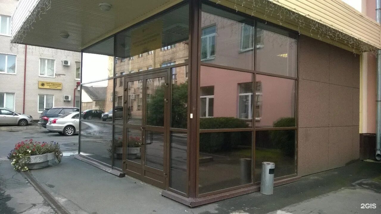 Карелия тон петрозаводск. Петрозаводск ул повенецкая 16. Карелия тон. Павильон со стеклянной стеной. Карелия стекло.