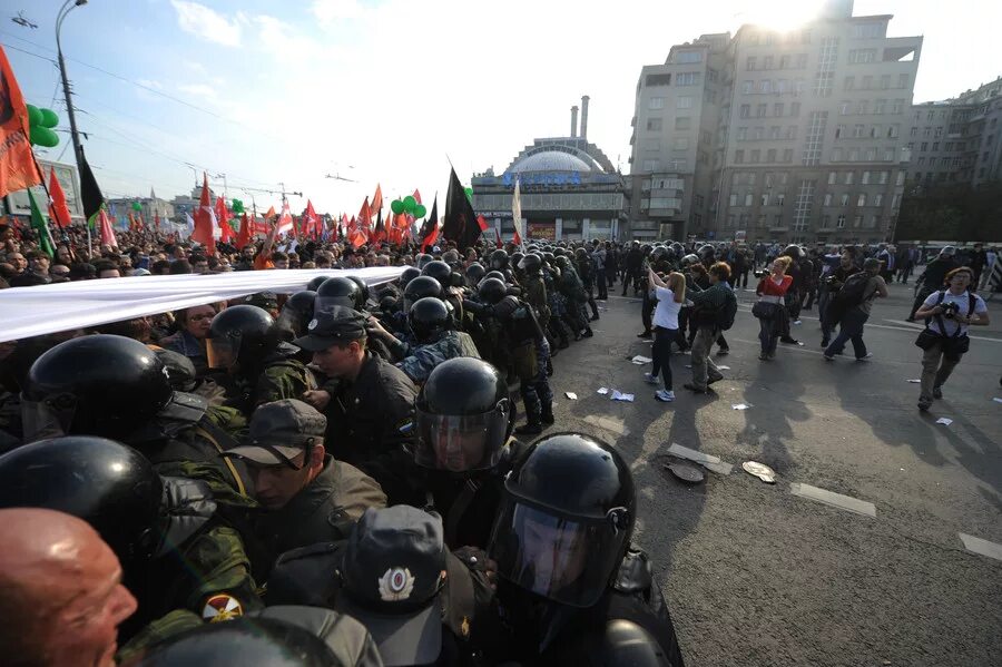 7 май 2012 года. Болотная площадь митинг 6 май 2012. Болотная площадь беспорядки 2011. Беспорядки на Болотной площади 2012. Болотная площадь 2012 митинг.