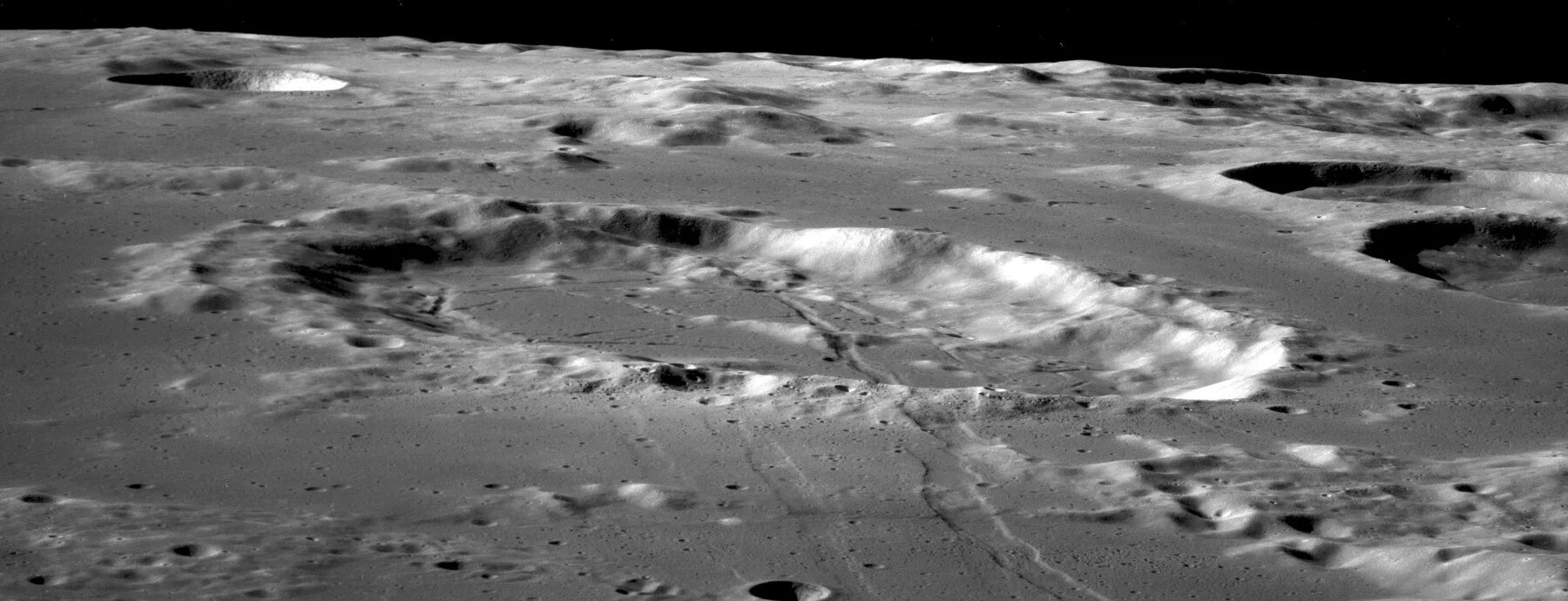 Луна и море. Кратер коперник на луне. Луна море спокойствия и кратер коперника. Лунное море. Море дождей на луне.