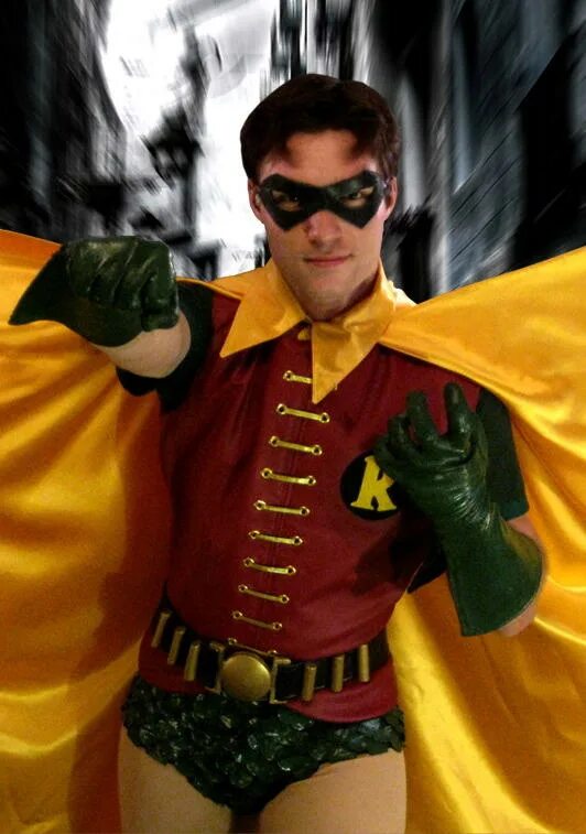 Cosplay robin. Робин косплей. Робин классический. Робин костюм. Бэтмен и Робин косплей.