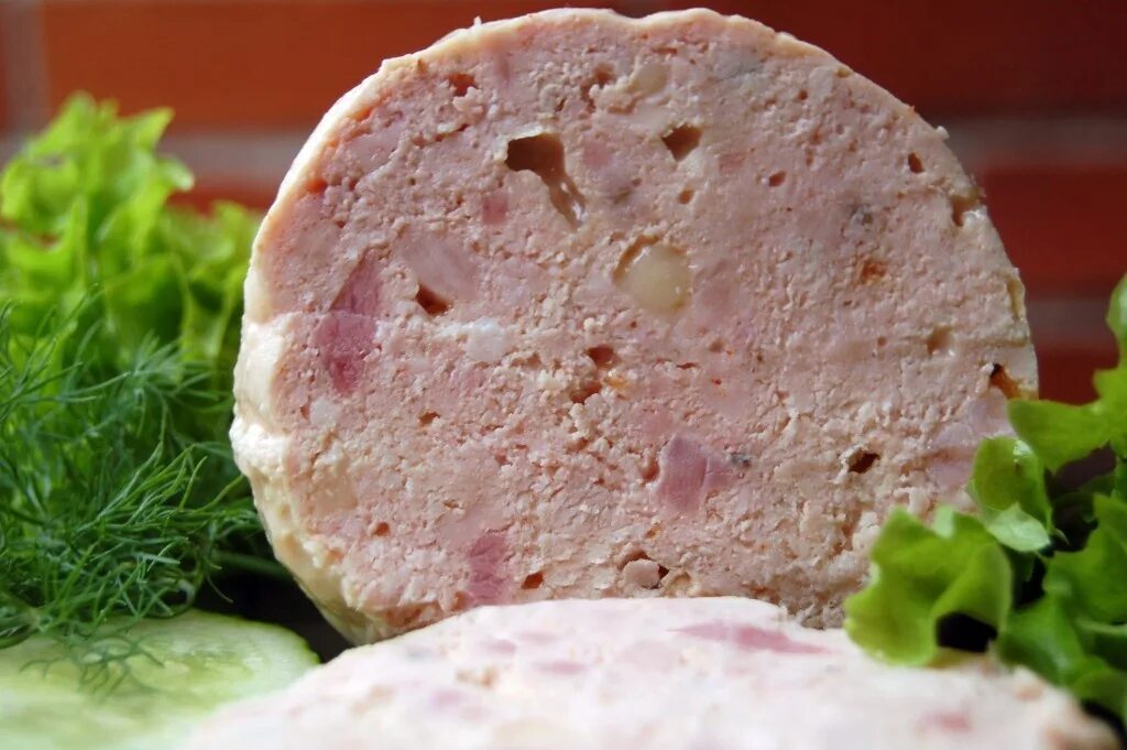 Вареная колбаса рецепт с фото. Домашняя куриная колбаса. домашняя вареная колбаса. домашняя гусиная колбаса. куриная колбаса в домашних.