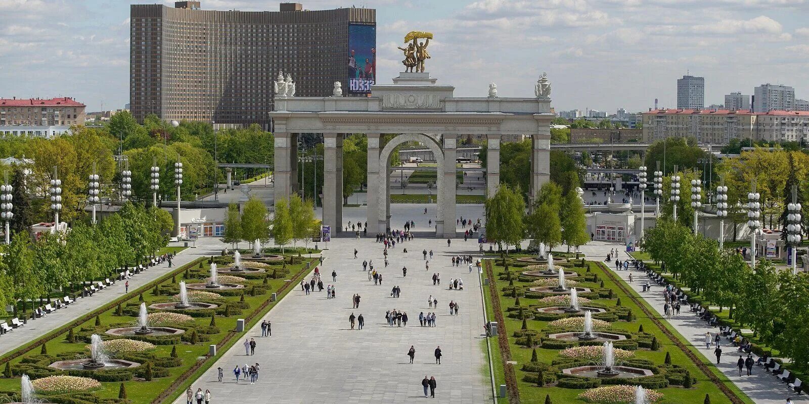 Москва мирового уровня. Парк вднх москва 2025. вднх лето 2025. москва вднх 2025 лето. парк вднх сейчас.