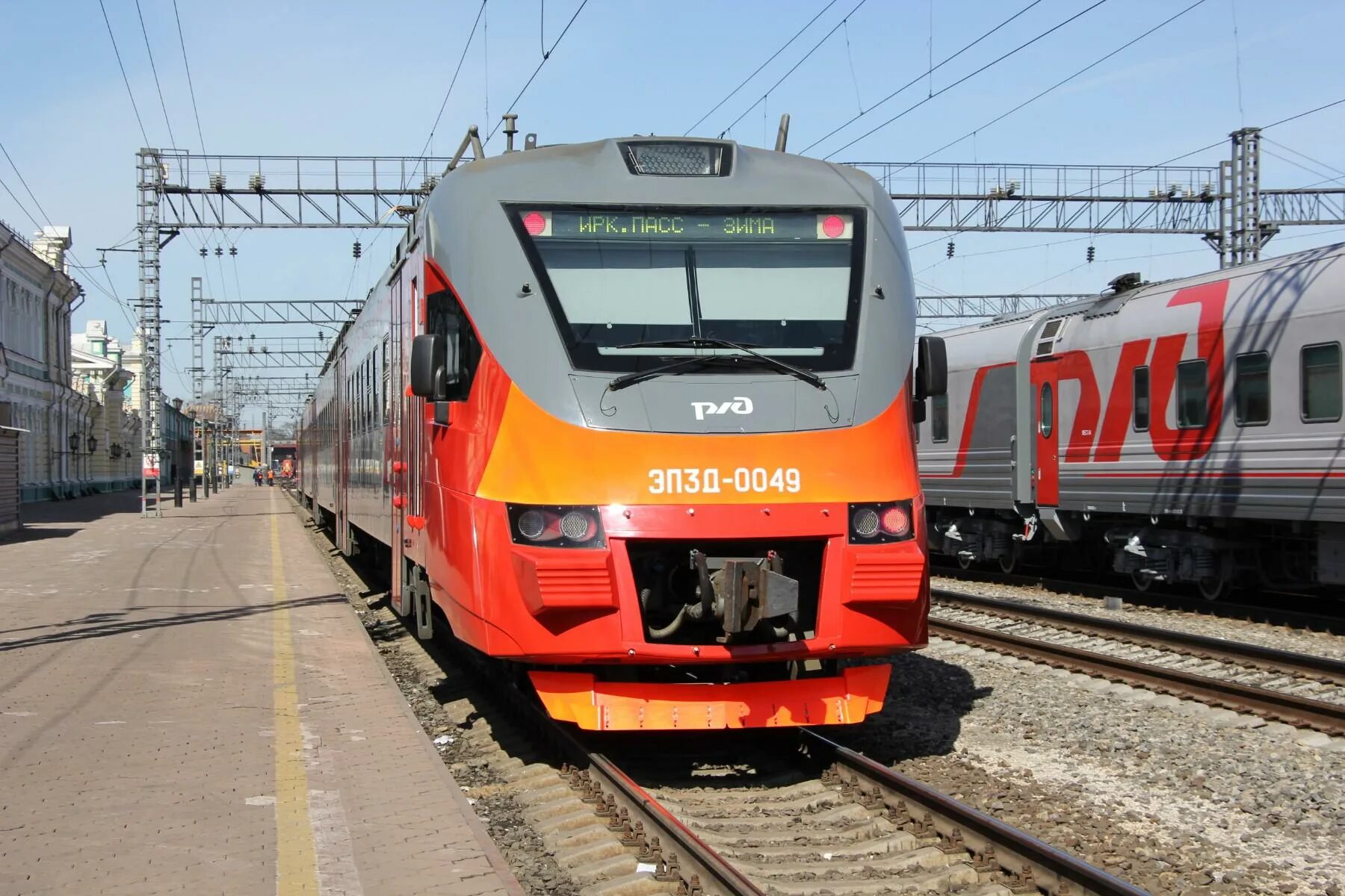 Электрички усолье-сибирское иркутск. Электричка нижнеудинск тулун. Пригородные поезда иркутск. Поезд ржд иркутск. Эд9м иркутск.