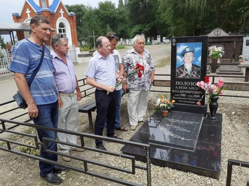 События усть лабинска сегодня последние. Новости усть-лабинска. Отец александр лабинск. День города лабинск. Мемориал солдатам усть лабинск.