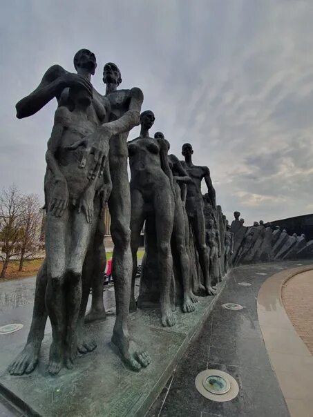 Памятник трагедия народов