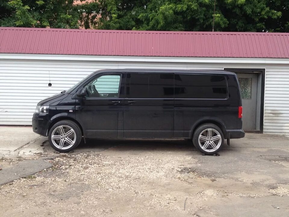 Диски на т5. Volkswagen caravelle т5 r19 колеса. r20 wheels multivan t5. диски фольксваген т5 r20. диски на vw multivan t5.