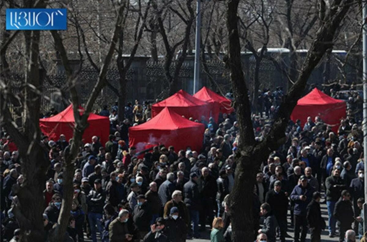 Митинги 2015 на проспекте Баграмян. Движение по спасению Родины Армения. Митинги на проспекте Баграмян. Проспект Баграмяна в Ереване.