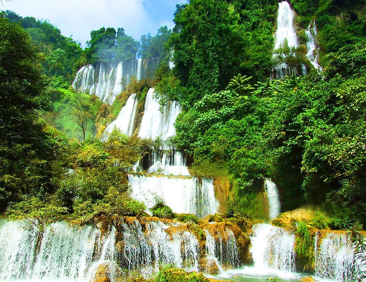Тысяча водопадов. Водопад ти ЛО Су Таиланд. Водопад Эраван Паттайя. Каскад водопадов. Тайланд.. Парк Эраван Таиланд.