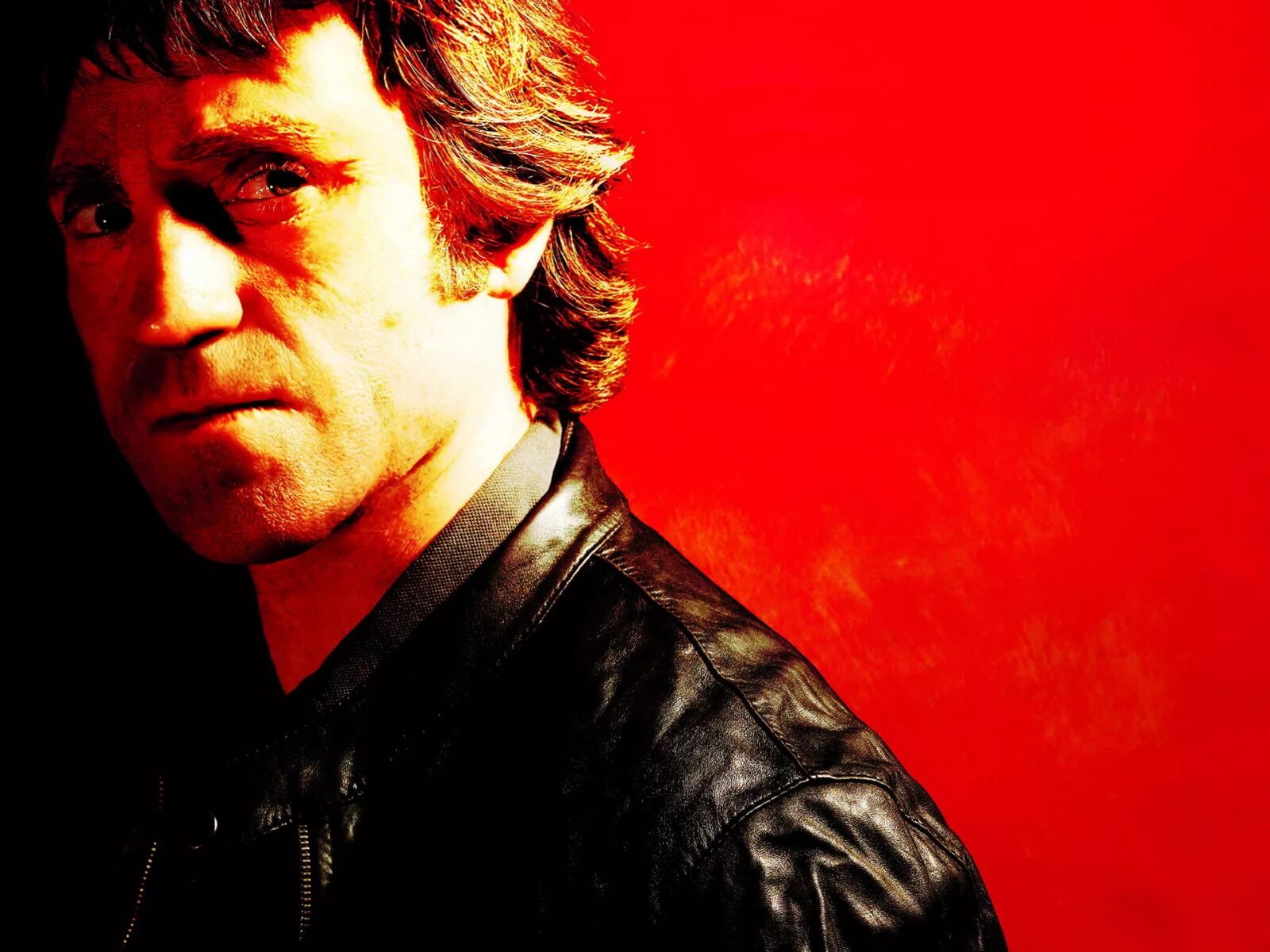 Сергей безруков в роли высоцкого. Удивлен что живой. Высоцкий спасибо что живой фильм. Спасибо, что живой фильм 2011. Удивлен что живой.