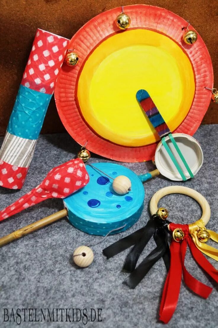 музыкальные инструменты своими руками для детского сада ксилофон. музыкальные инструменты из бросового материала. шумовые инструменты в детском саду. музыкальные игрушки самоделки. музыкальные инструменты из бросового материала.
