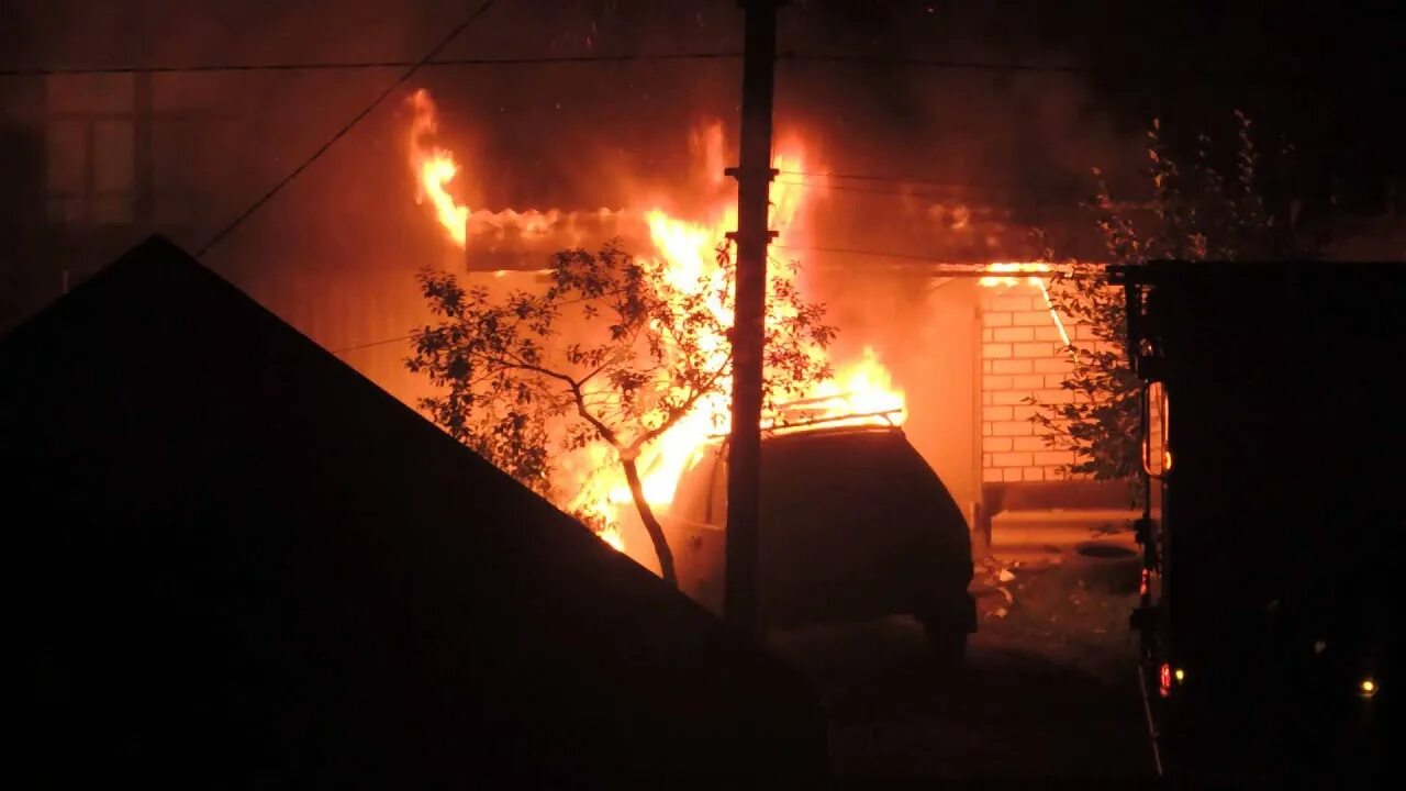 Пожар в тамбове вчера. Пожар в тамбове на чичканова. Пожар в красненьком тамбов. Новотроицкий мясокомбинат сгорел. Пожар в тамбове.