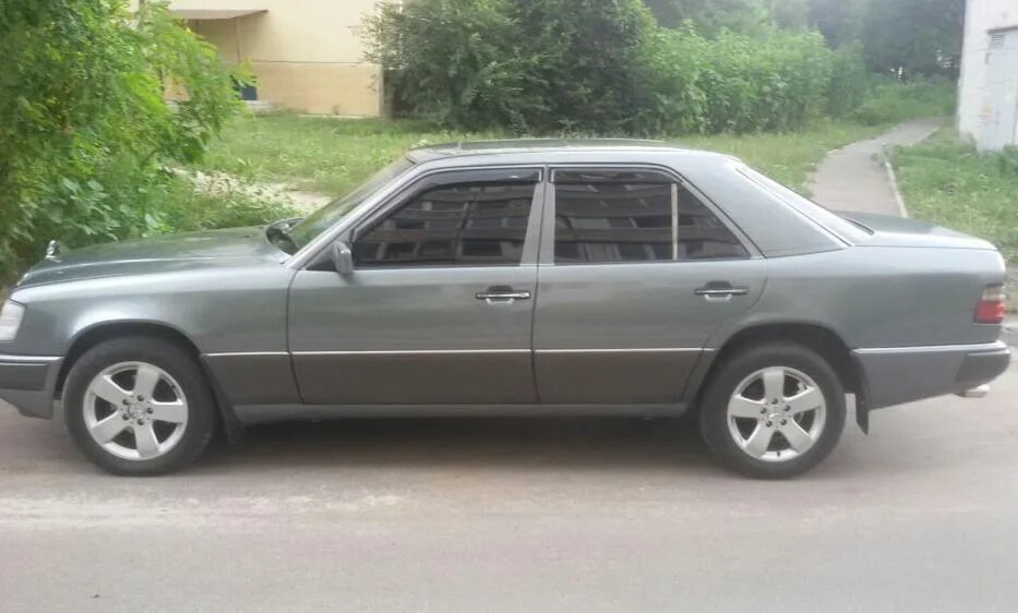 2 объем. Сомон тч худжанд автомобилей мерседес 124. Mercedes 124 1995. Mercedes 124 1992. Сомон мерседес 124 кузов.