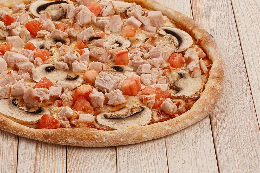 Как сделать пиццу с курицей. Пицца с курицей и грибами. Пицца с курицей и шампиньонами. Пицца куриная. Пицца столичная.