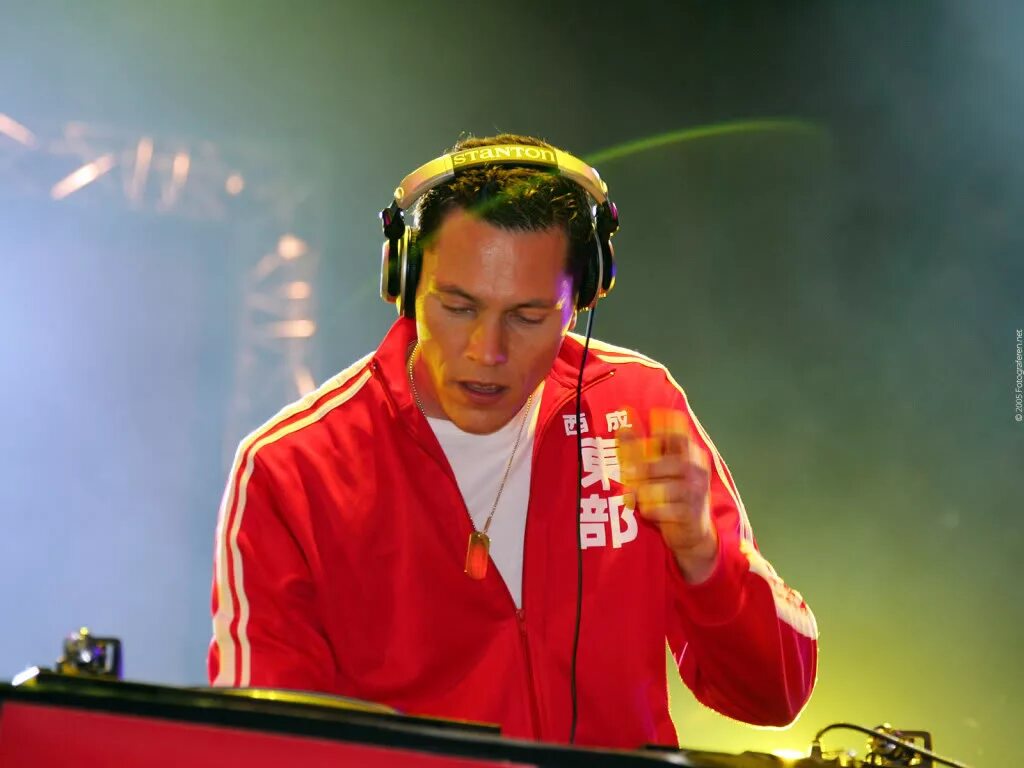 Дж тиеста. Tiesto. DJ Tiesto. DJ Tiesto в молодости. Тиесто Чарли.