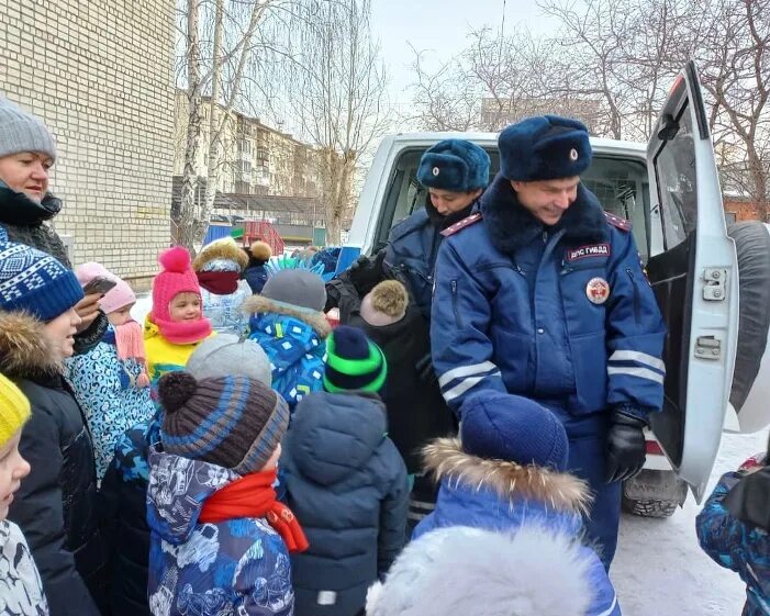 Гибдд приезд. Загадки про ГИБДД. Беседы инспектора ГИБДД С родителями. Приезды ДПС В село Бельск. Асбестовские новости праздники в детских садах.