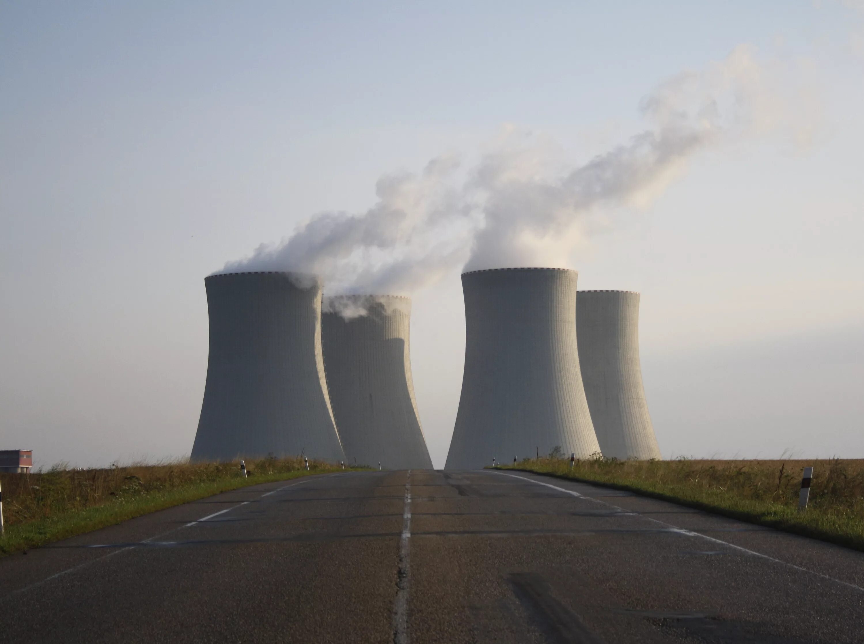 Газ ядерная энергия. Атомная электростанция в Аргентине. Атомные электростанции Франции. Атомная электростанция реактор снаружи. Атомные электростанции Польши.