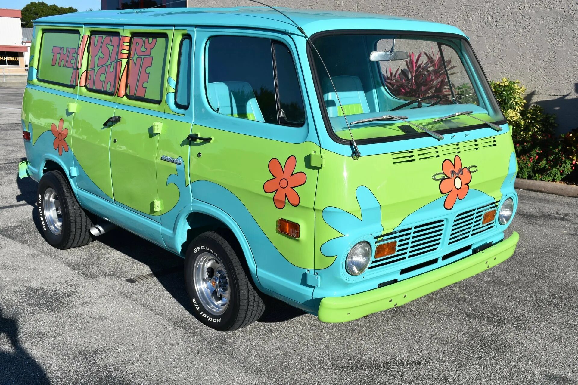 Бобо машина. Фургон Скуби Ду. Фургон Фольксваген Скуби Ду. Chevrolet Sportvan 108 Скуби Ду. Фургон скуютду.