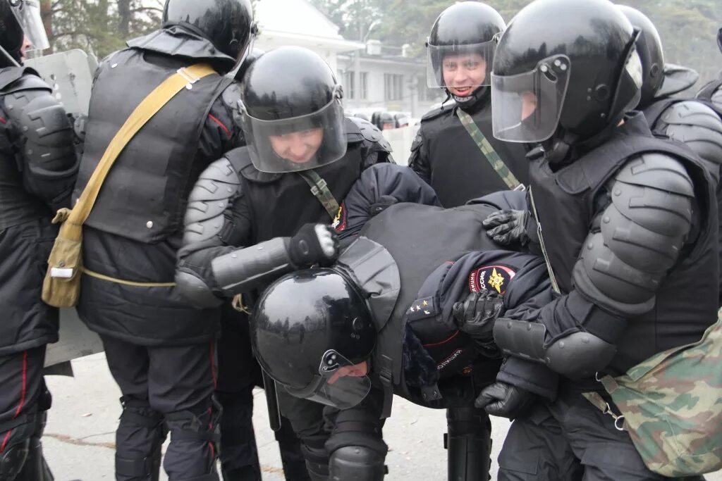 Освобождение заложников спецназом. Группа захвата омон. Омон захват. Омон захват. Группа захвата полиция.