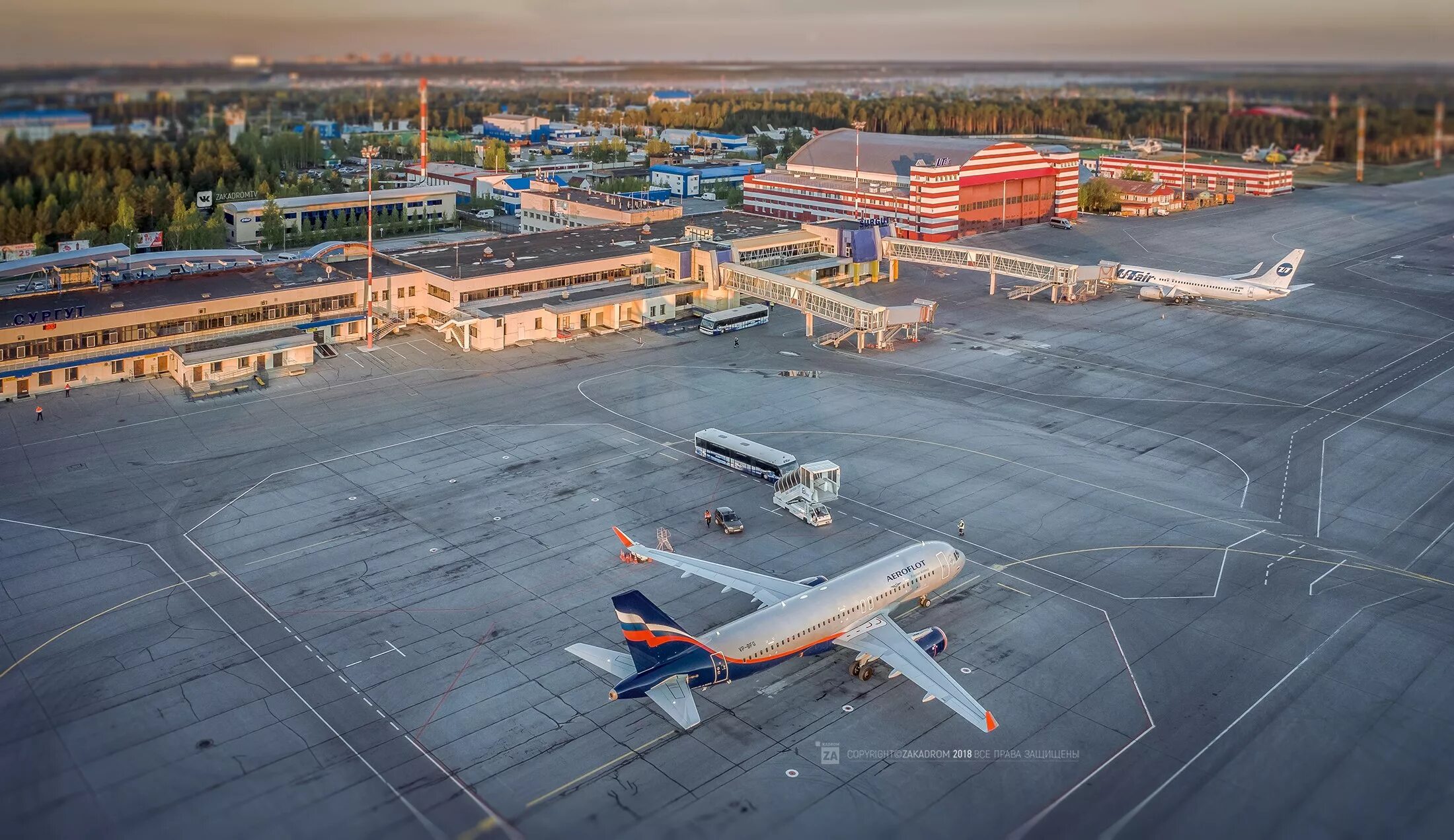 прилеты сургут аэропорт. билеты нижневартовск сургут аэропорт. расписание самолетов ханты-мансийск. расписание в аэропорту. билеты нижневартовск сургут аэропорт.