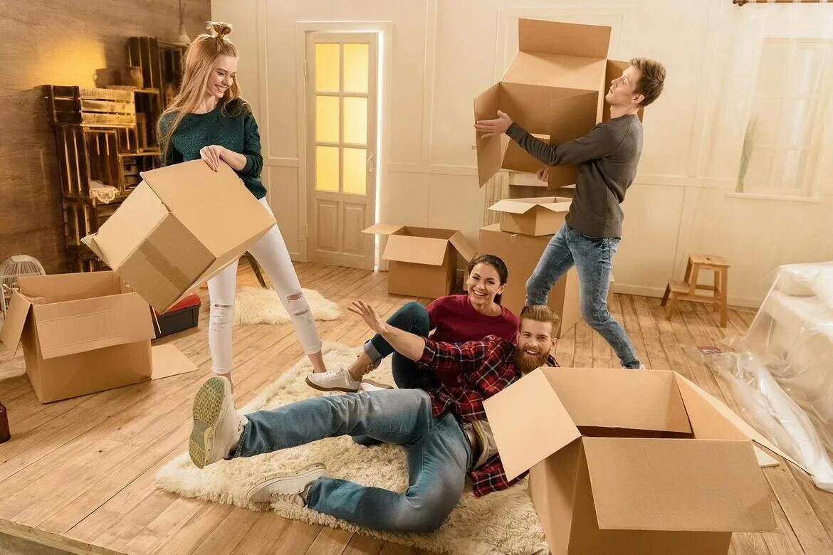 Времени квартира надо. Переезд. Переезд в новую квартиру. Выселяют из квартиры. Люди в новой квартире.
