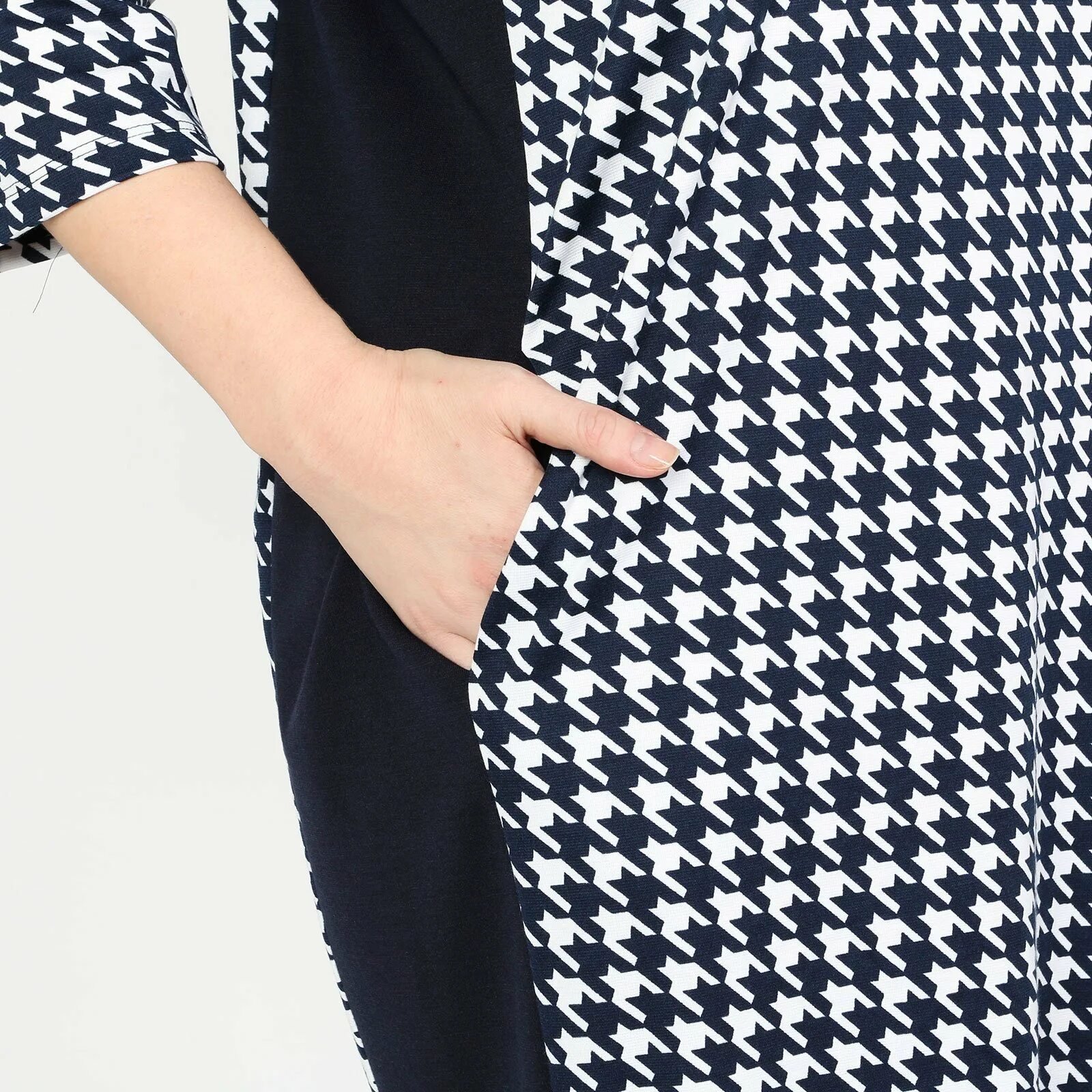 Коко шанель ткань гусиная лапка. Пальто пье де пуль. Принт коко шанель гусиная лапка. Пальто гусиная лапка. Платье из ткани гусиная лапка.