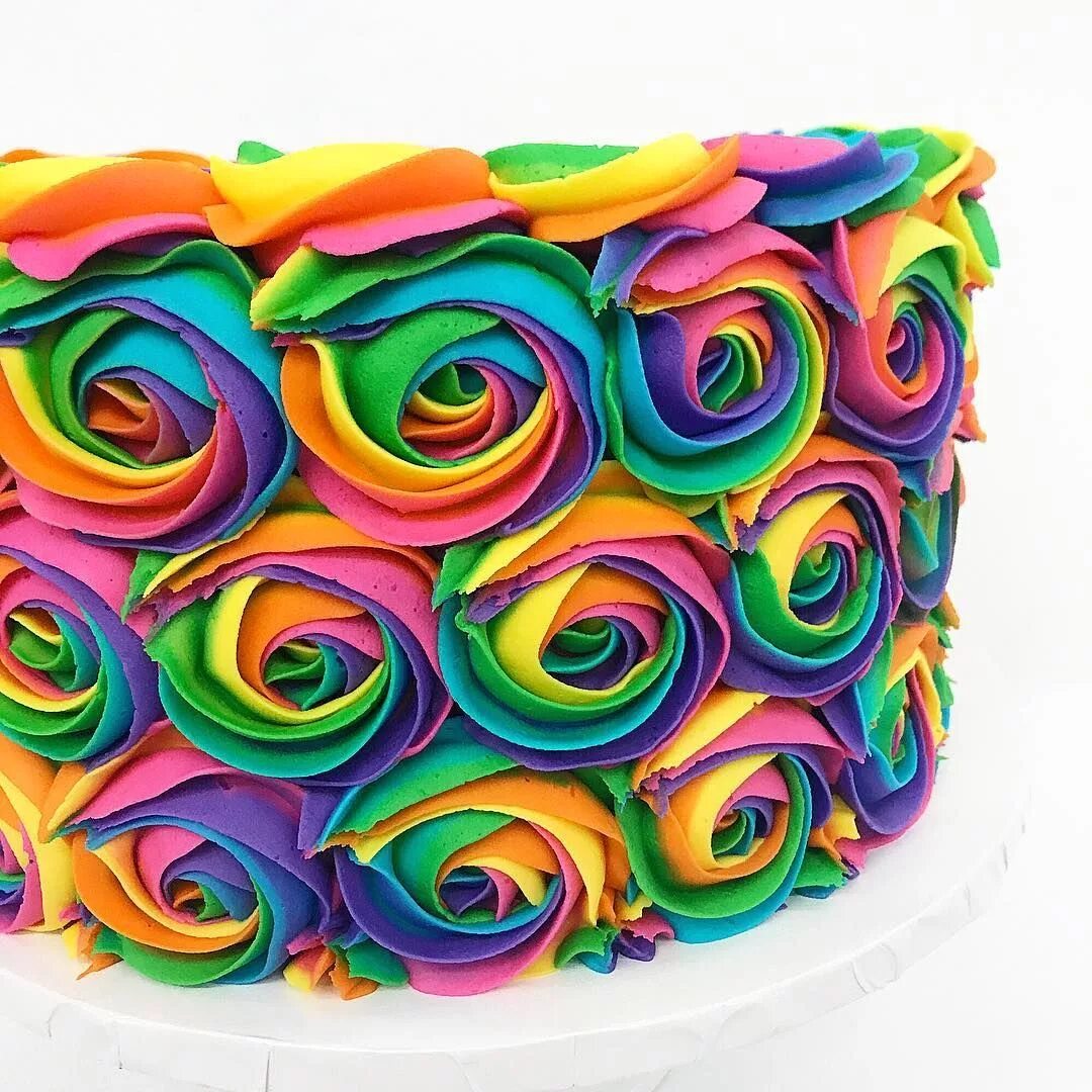 Как украсить цветной. Торт разноцветный. Радужные торты. Торт «Радуга». Украшение торта в стиле радуги.