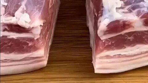Горячий посол свиной грудинки