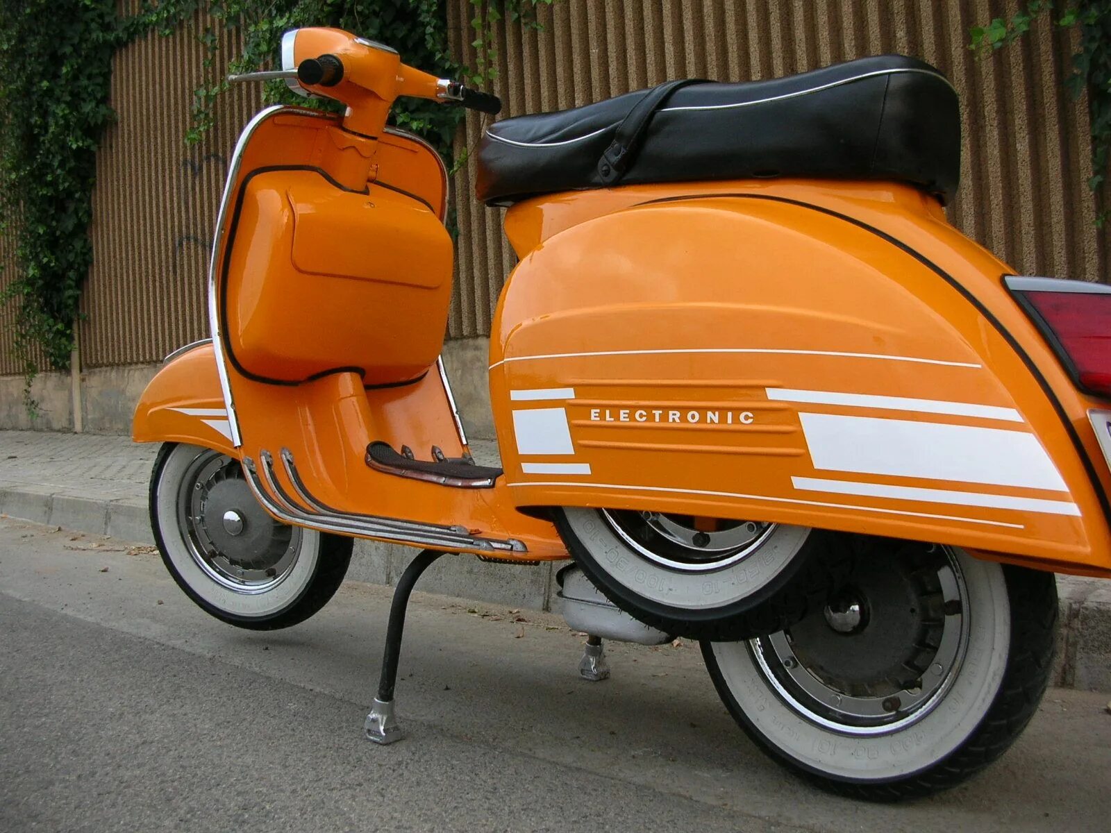 Мотороллер Веспа 180. Vespa s50 Retro. Мотороллер Vespa s50. Закрытый мопед