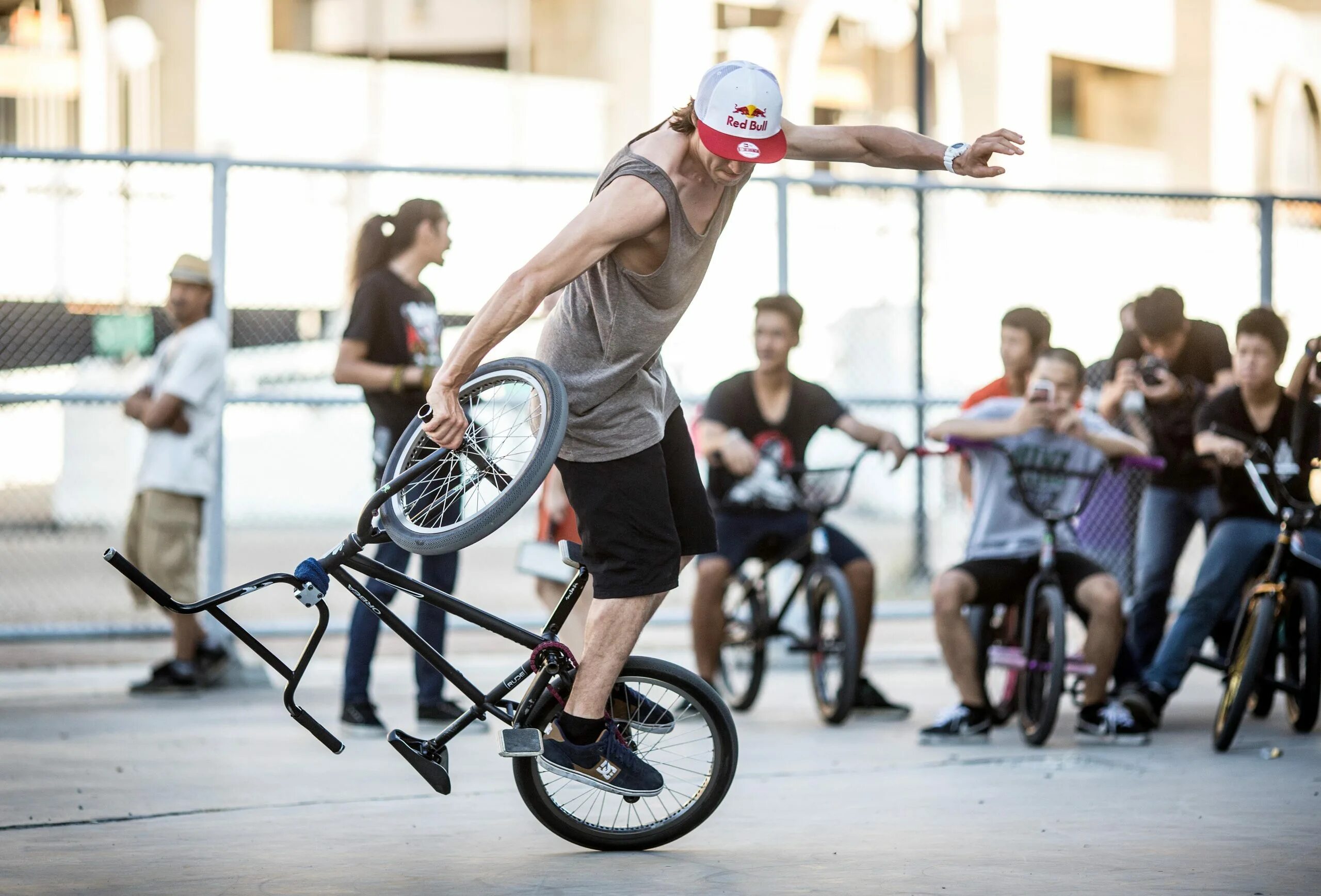 Бмх райдеры. Bmx (bicycle moto extreme) верт. Бмх спорт. Экстрим спорт bmx велосипед. Мануал на бмх.