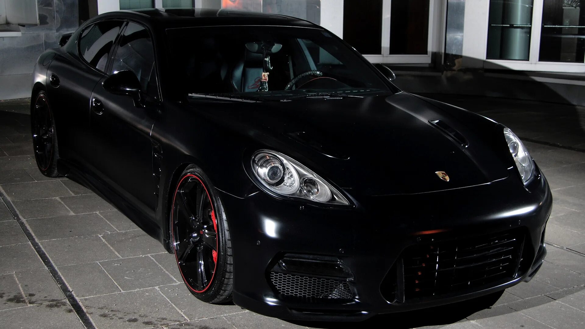 Porsche Panamera Black Edition
